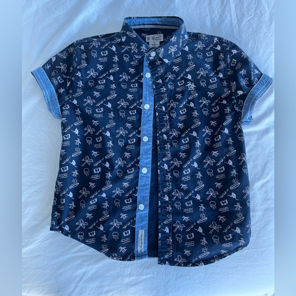 Beautiful shirt for a 7 years boy. Condition like new. Penguin original
